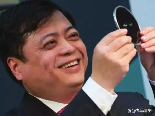 国内前十的证券公司 1年赚300亿！他21岁花5万建厂，后来手握三家准上市公司